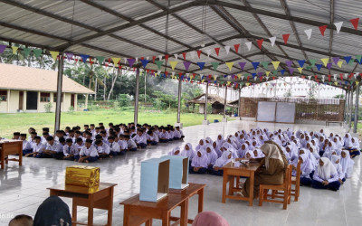 Muhammad Fashli Jalal dan Fina Inayatul Azizah Terpilih sebagai Ketua dan Wakil Ketua OSIS SMP Queen Al-Amin